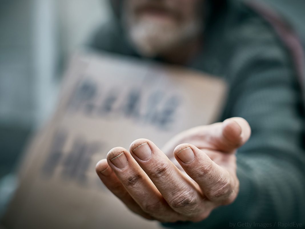 “Estende a tua mão ao pobre, para que tua benção seja perfeita” (Eclo 7,36). “Estende a tua mão ao pobre, para que tua benção seja perfeita” (Eclo 7,36).