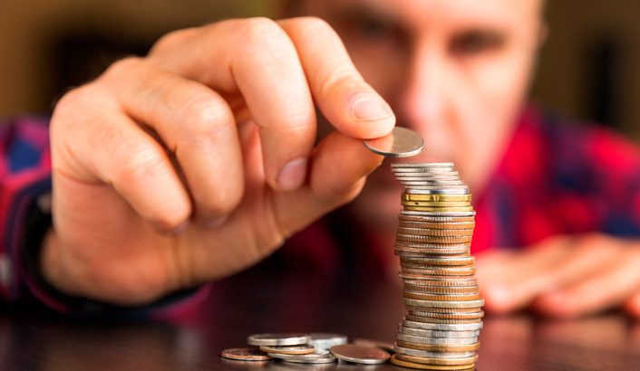 “Nada é mais criminoso que o avarento, pois chega a pôr à venda a própria alma” (Eclo 10,9) “Nada é mais criminoso que o avarento, pois chega a pôr à venda a própria alma” (Eclo 10,9)
