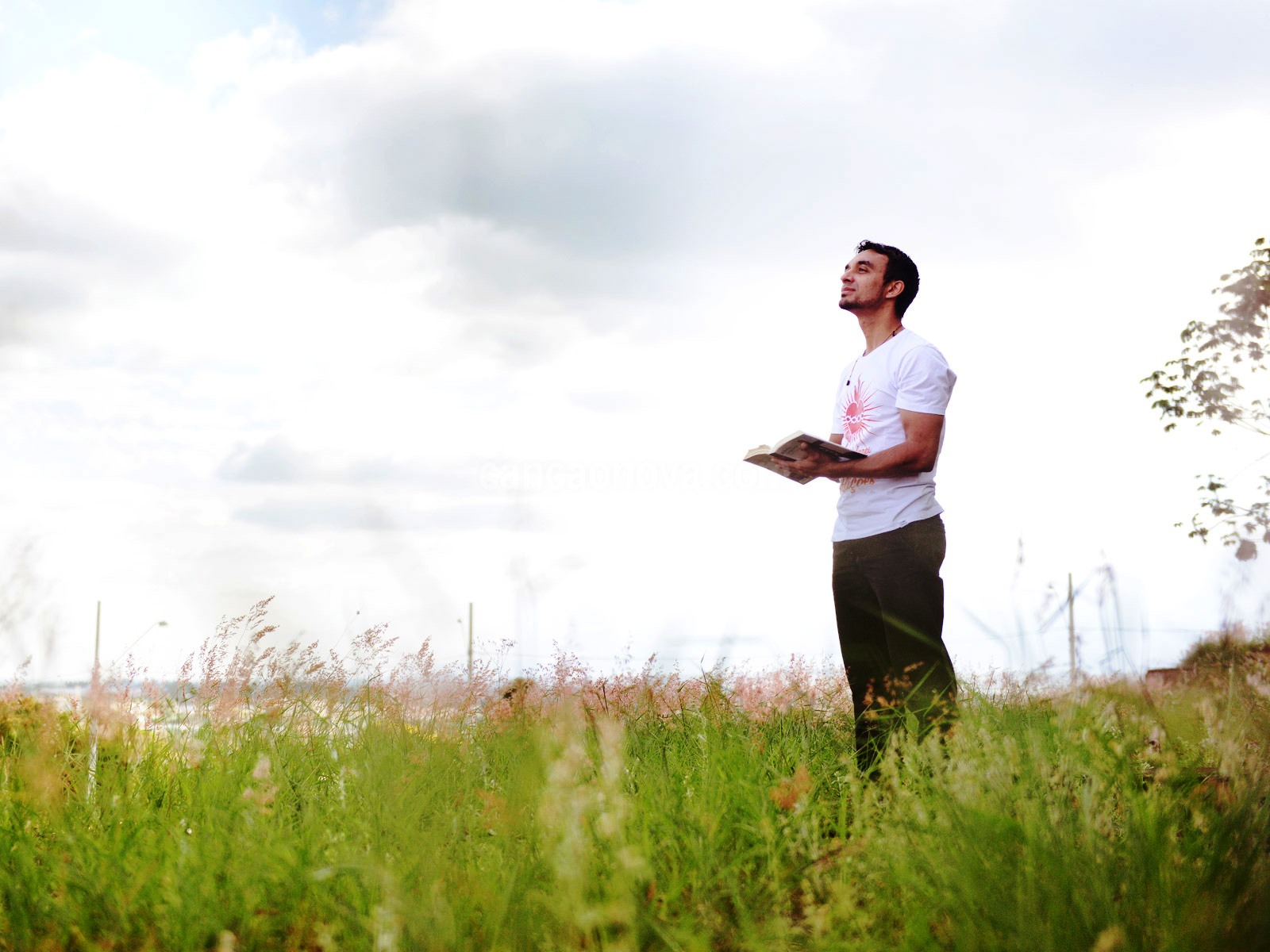 135. Bendita a palavra que faz viver 135. Bendita a palavra que faz viver
